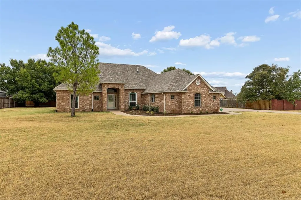 Photo 5 — 12 NW Ashbury Way, Lawton, OK 73505