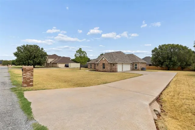 Photo 6 — 12 NW Ashbury Way, Lawton, OK 73505