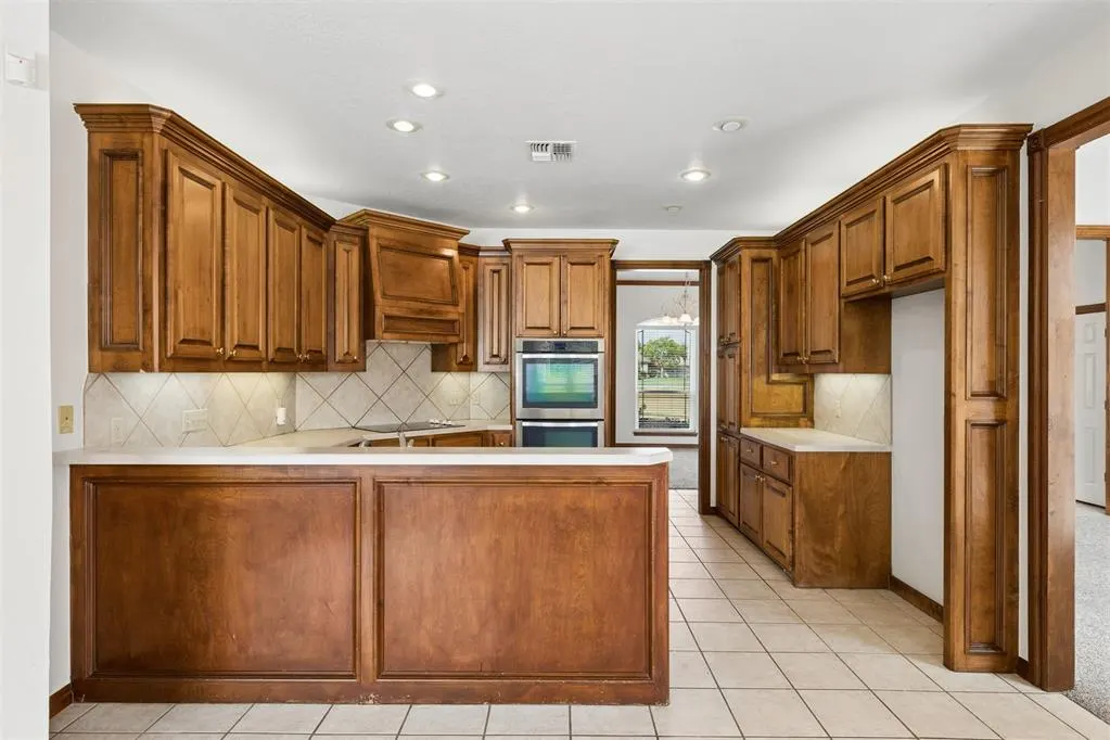 Photo 12 — 12 NW Ashbury Way, Lawton, OK 73505