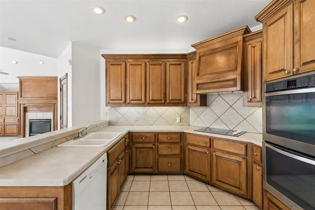 Photo 14 — 12 NW Ashbury Way, Lawton, OK 73505