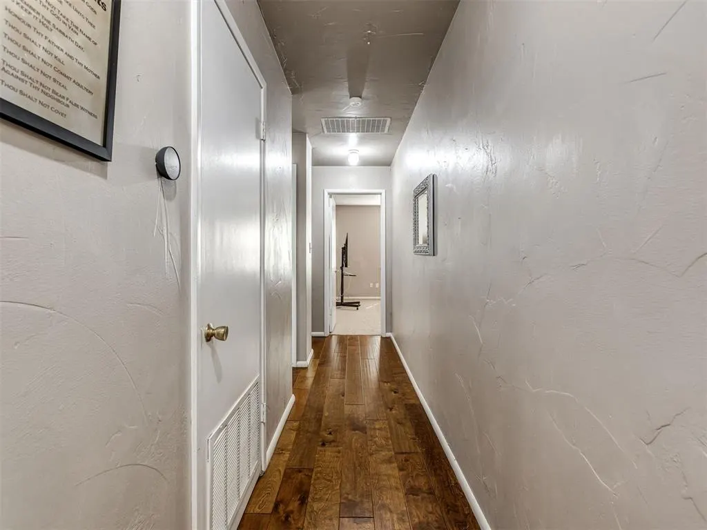 Photo 14 — 2724 Kerry Lane, Oklahoma City, OK 73120