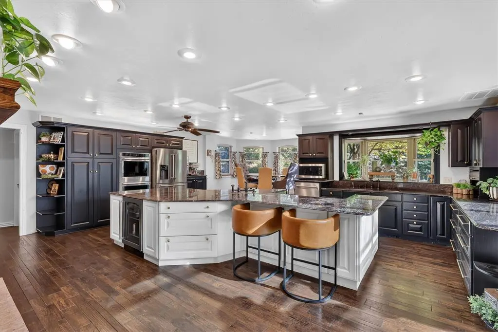 Photo 4 — 11213 Greenbriar Chase, Oklahoma City, OK 73170