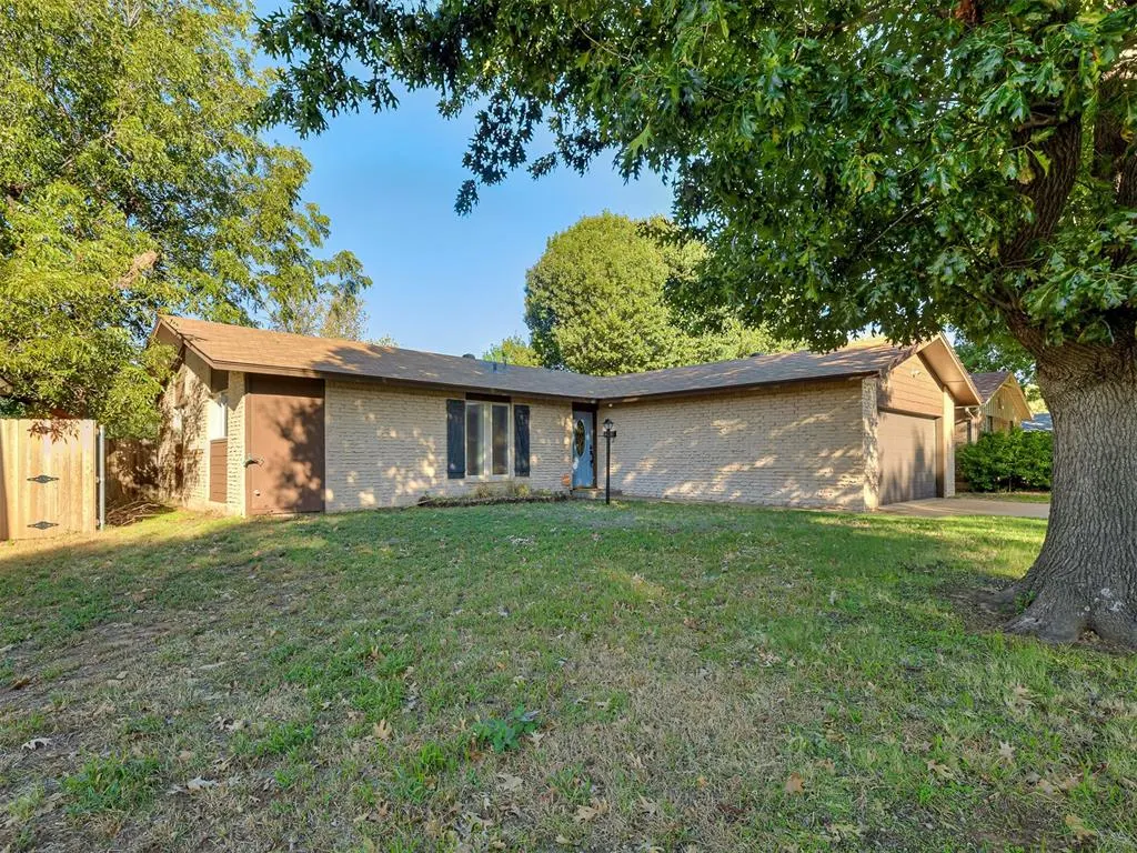 Photo 3 — 208 N Briarwood Street, Yukon, OK 73099