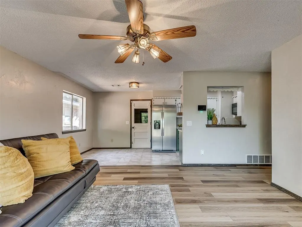 Photo 11 — 208 N Briarwood Street, Yukon, OK 73099