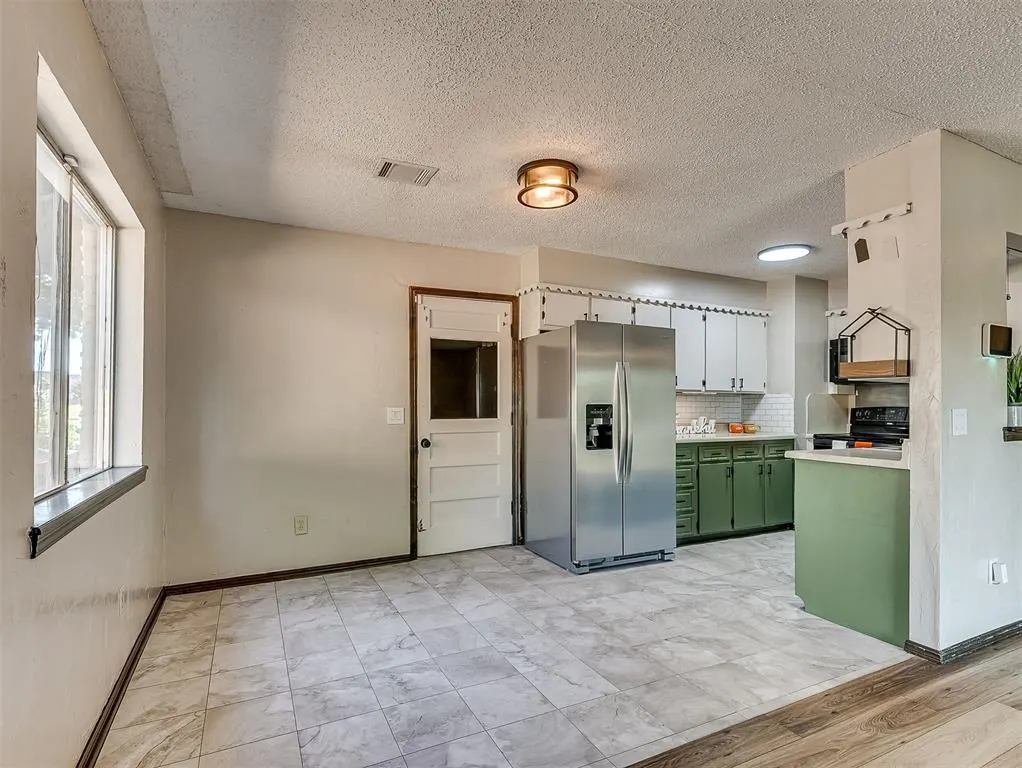 Photo 15 — 208 N Briarwood Street, Yukon, OK 73099