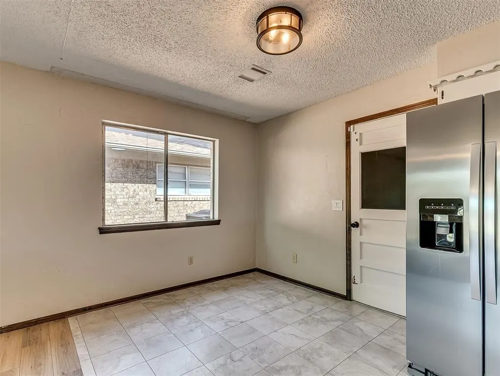 Photo 16 — 208 N Briarwood Street, Yukon, OK 73099