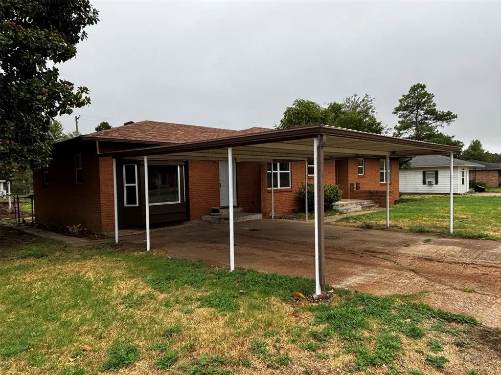 Photo 2 — 214 S 6th Street, Cyril, OK 73029