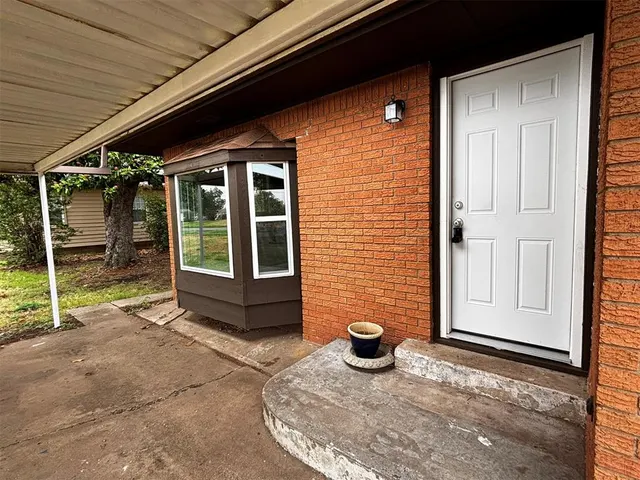 Photo 4 — 214 S 6th Street, Cyril, OK 73029