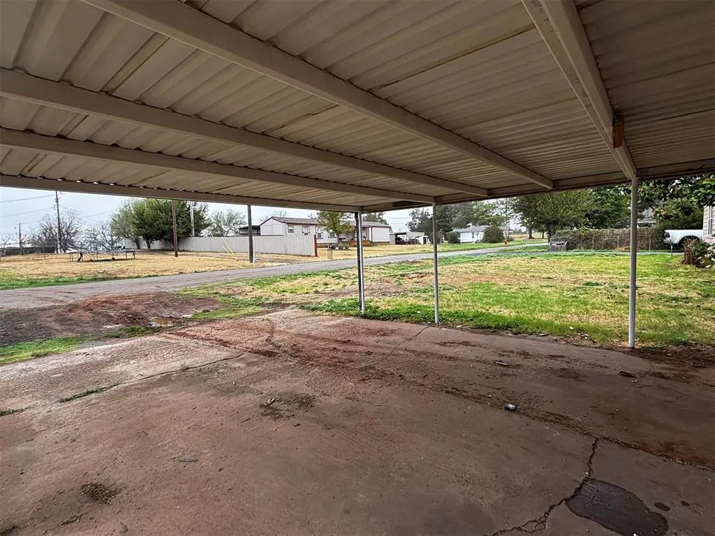 Photo 5 — 214 S 6th Street, Cyril, OK 73029