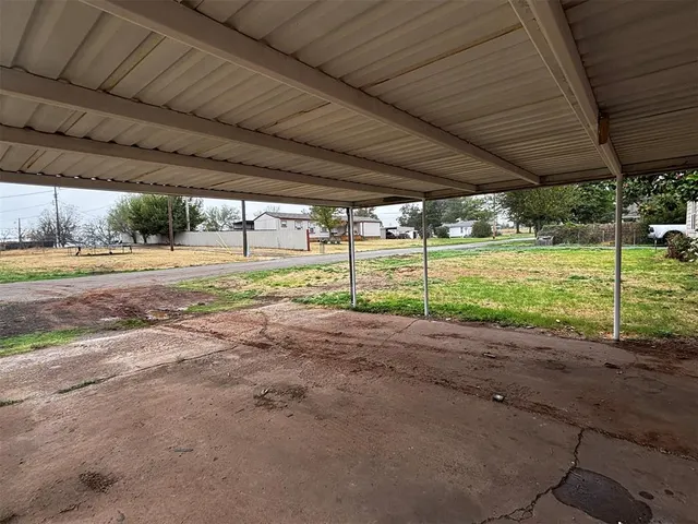 Photo 5 — 214 S 6th Street, Cyril, OK 73029