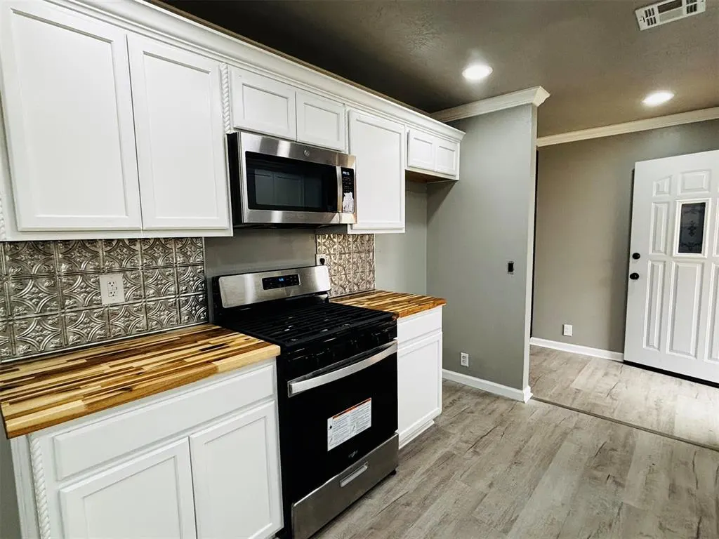 Photo 8 — 214 S 6th Street, Cyril, OK 73029