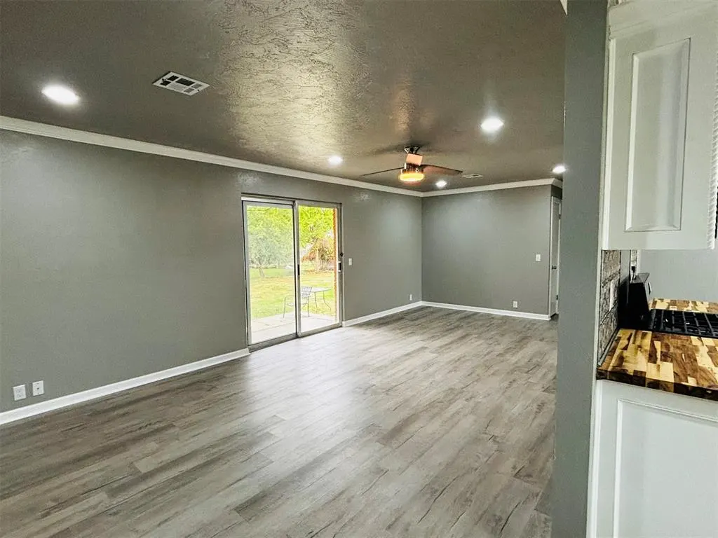Photo 11 — 214 S 6th Street, Cyril, OK 73029