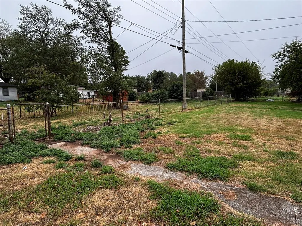 Photo 31 — 214 S 6th Street, Cyril, OK 73029