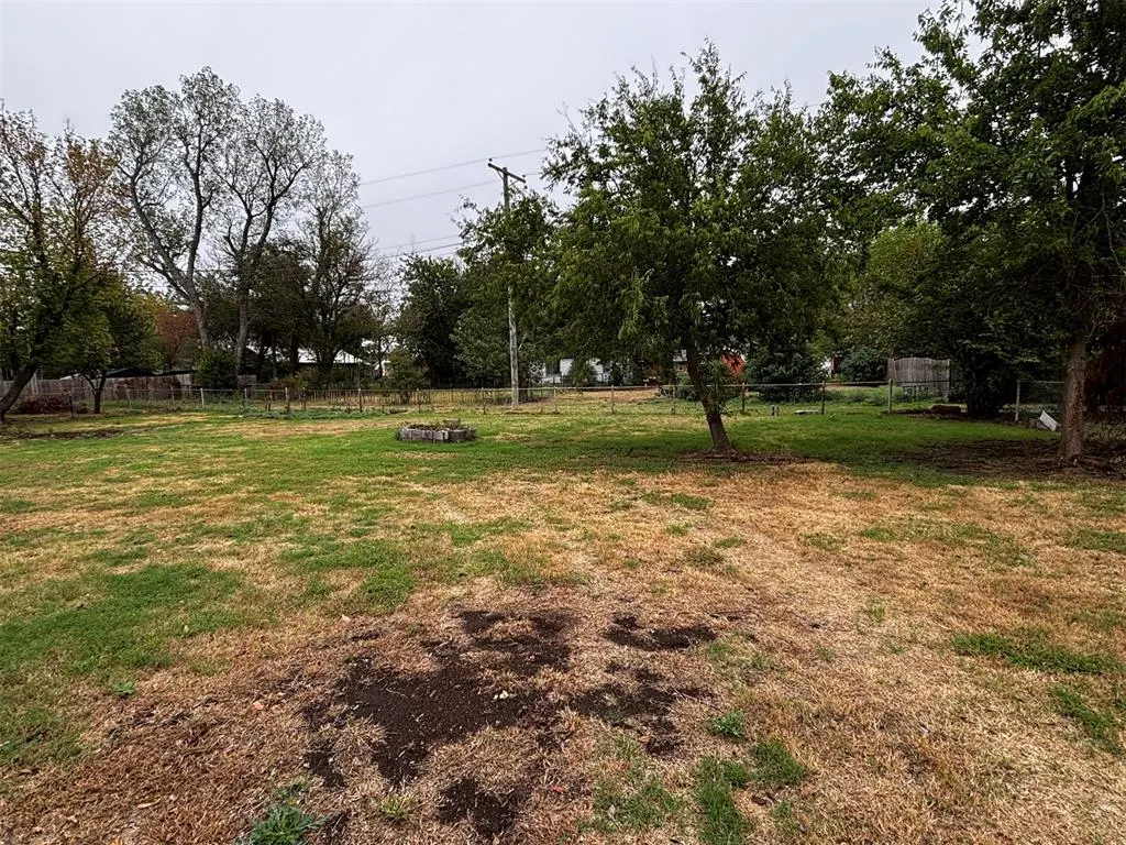 Photo 32 — 214 S 6th Street, Cyril, OK 73029