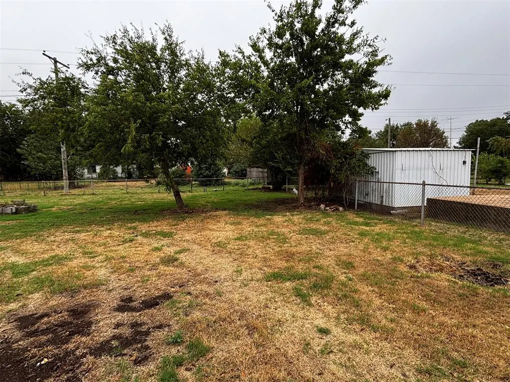 Photo 33 — 214 S 6th Street, Cyril, OK 73029