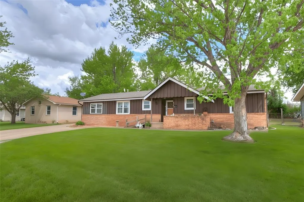 Photo 2 — 816 Hillcrest Drive, Watonga, OK 73772