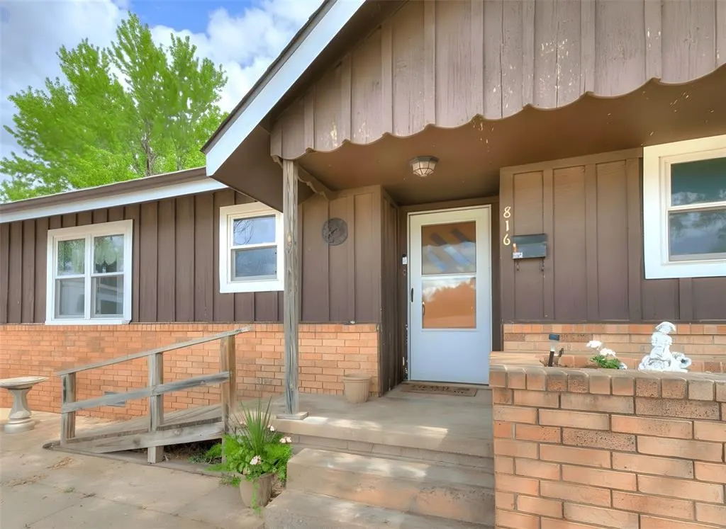 Photo 4 — 816 Hillcrest Drive, Watonga, OK 73772