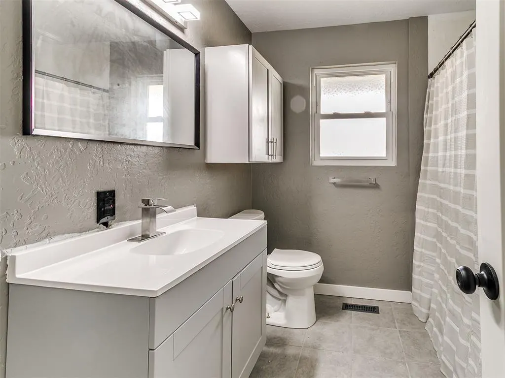 Photo 7 — 816 Hillcrest Drive, Watonga, OK 73772