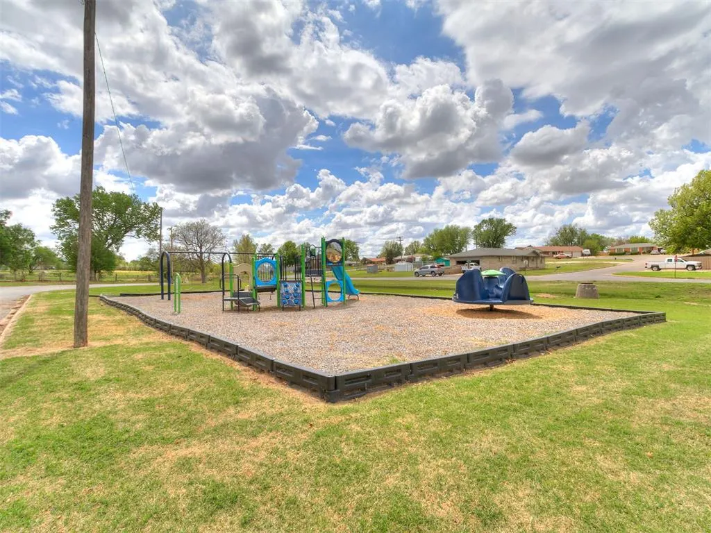 Photo 38 — 816 Hillcrest Drive, Watonga, OK 73772