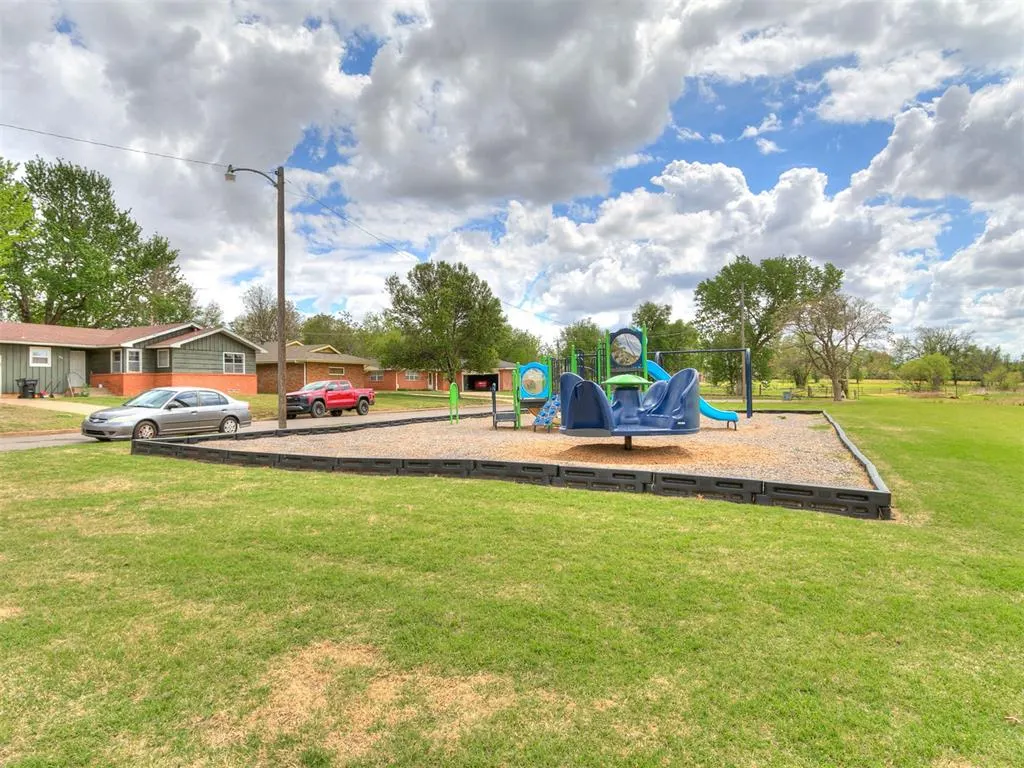 Photo 39 — 816 Hillcrest Drive, Watonga, OK 73772