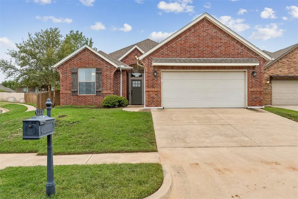 Front exterior — 900 NW 190th Street, Edmond, OK 73012