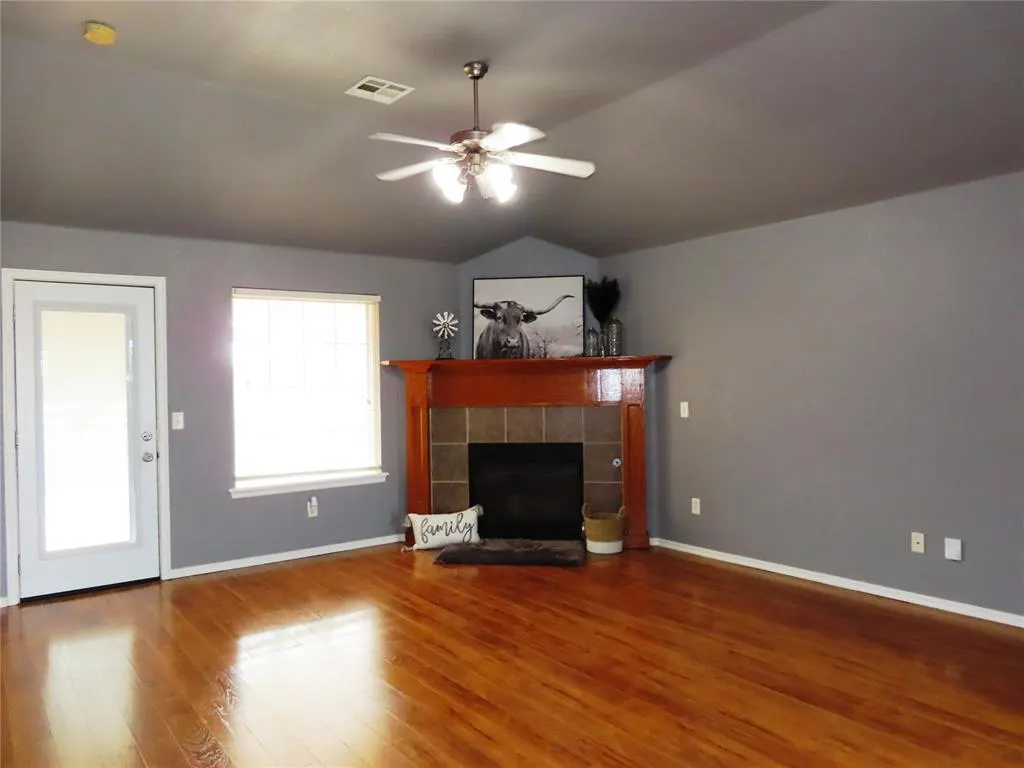 Photo 8 — 304 SW 44th Street, Moore, OK 73160-1009