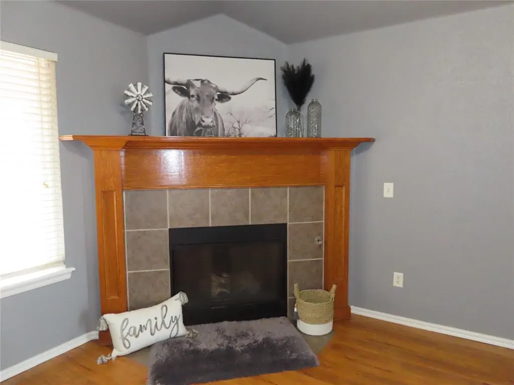 Photo 5 — 304 SW 44th Street, Moore, OK 73160-1009