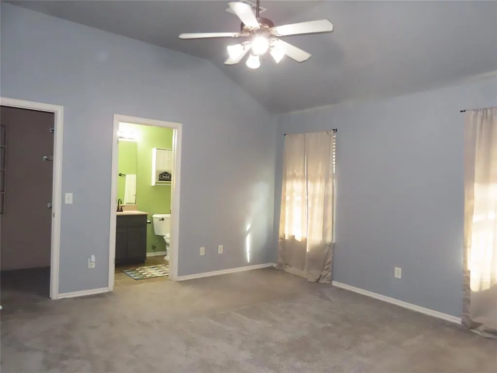 Photo 13 — 304 SW 44th Street, Moore, OK 73160-1009