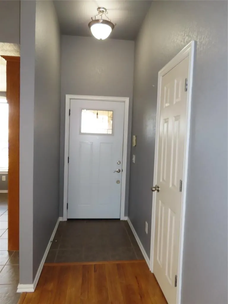 Photo 17 — 304 SW 44th Street, Moore, OK 73160-1009