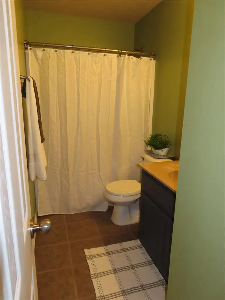 Photo 19 — 304 SW 44th Street, Moore, OK 73160-1009