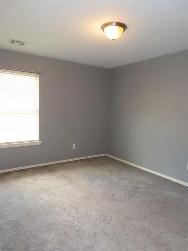 Photo 20 — 304 SW 44th Street, Moore, OK 73160-1009