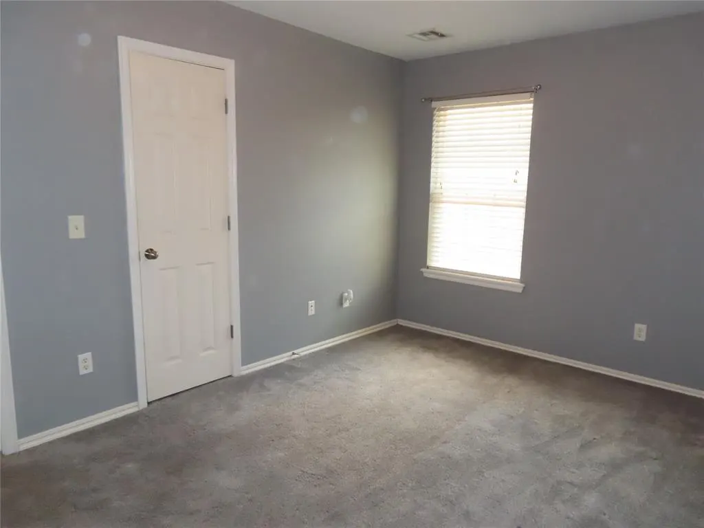 Photo 21 — 304 SW 44th Street, Moore, OK 73160-1009