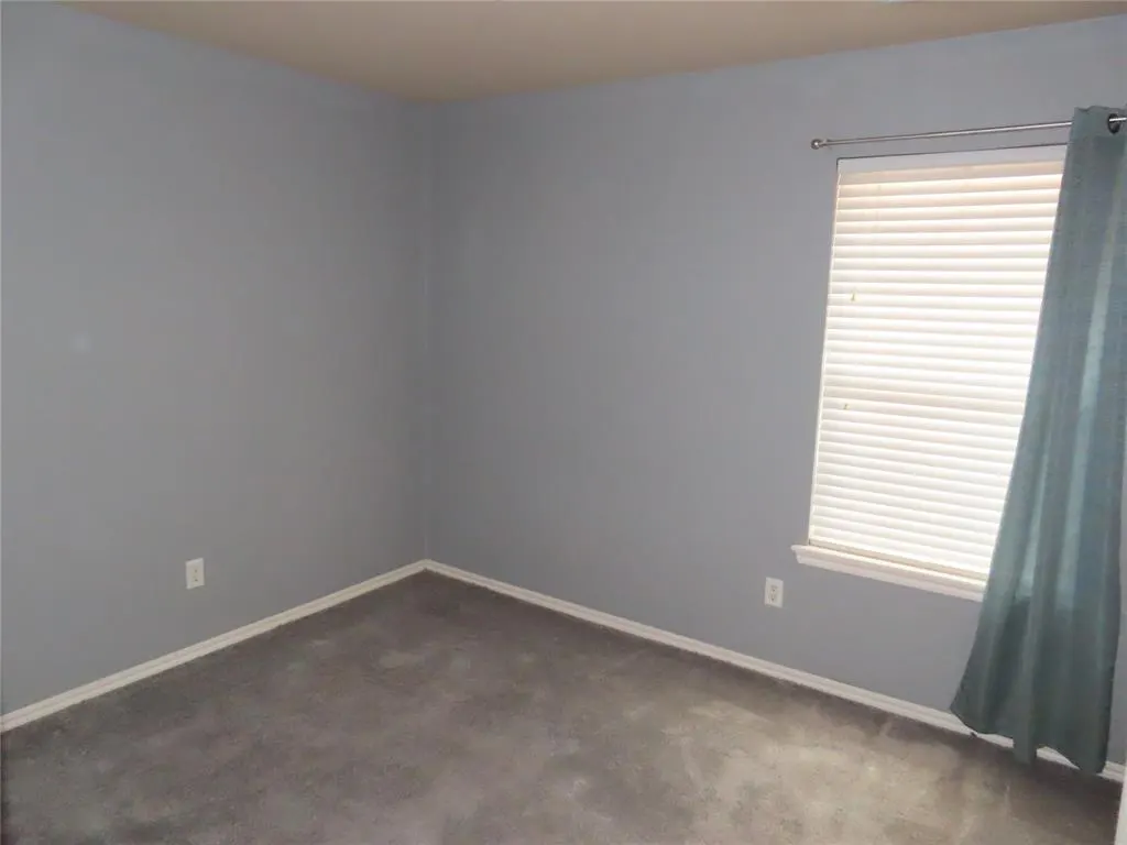 Photo 24 — 304 SW 44th Street, Moore, OK 73160-1009