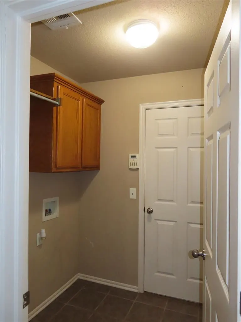Photo 25 — 304 SW 44th Street, Moore, OK 73160-1009