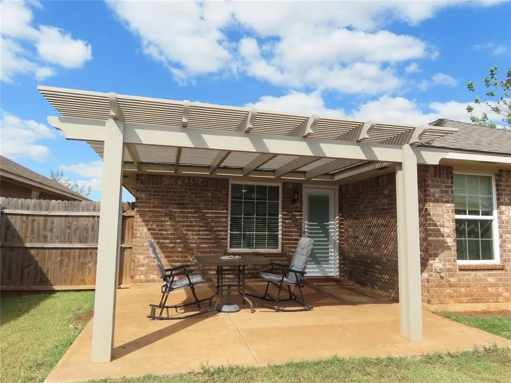 Photo 28 — 304 SW 44th Street, Moore, OK 73160-1009