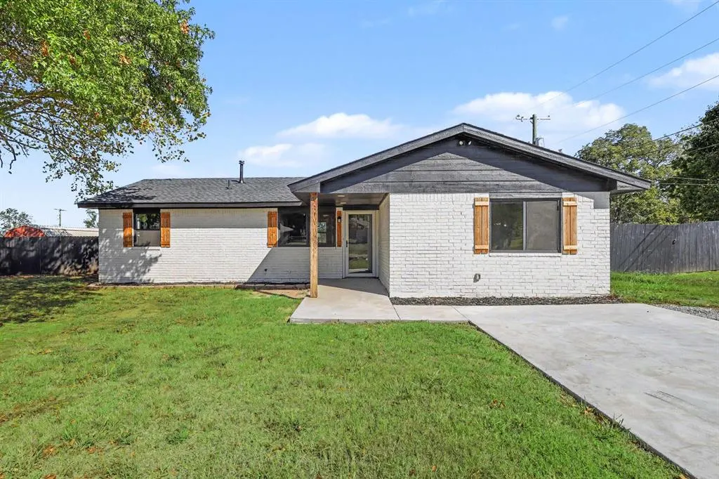Front exterior — 420 Kevin Road, Prague, OK 74864