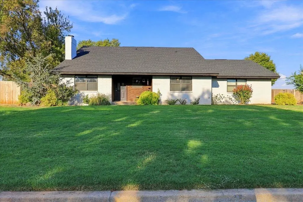 Front exterior — 1009 Mac Drive, Elk City, OK 73644