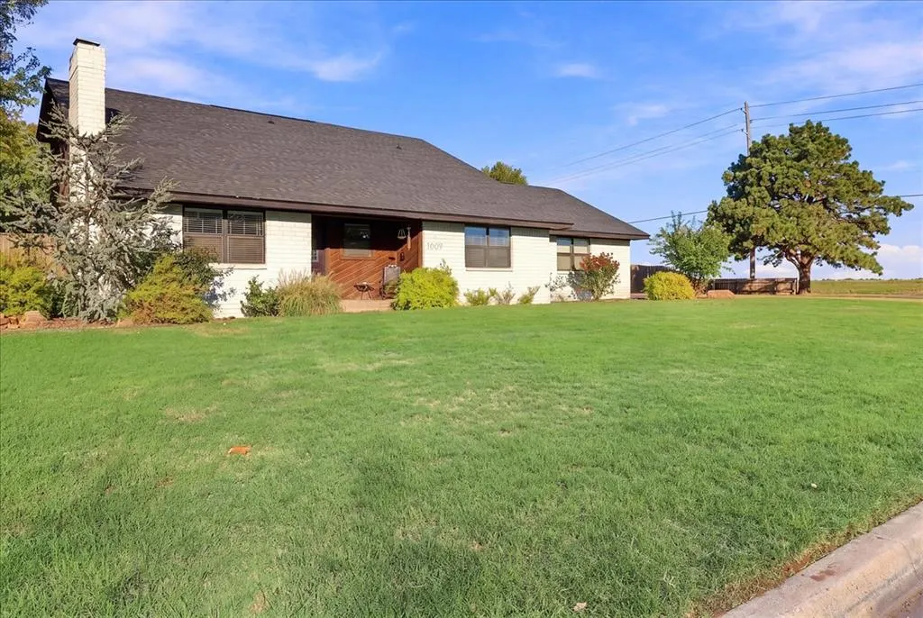 Photo 4 — 1009 Mac Drive, Elk City, OK 73644
