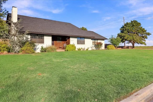 Photo 4 — 1009 Mac Drive, Elk City, OK 73644