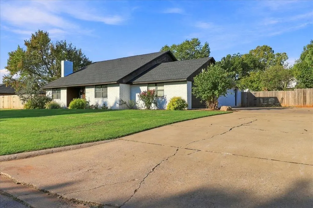 Photo 5 — 1009 Mac Drive, Elk City, OK 73644