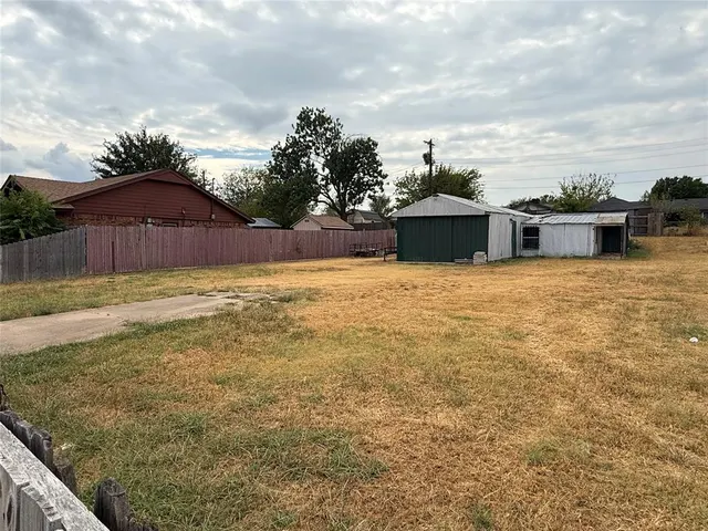 Photo 4 — 405 N Janeway Avenue, Moore, OK 73160