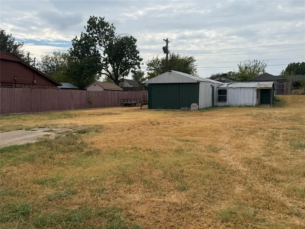 Photo 5 — 405 N Janeway Avenue, Moore, OK 73160