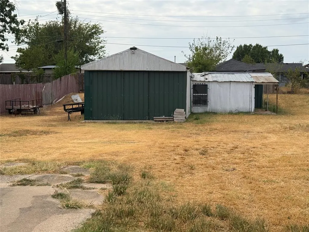 Photo 6 — 405 N Janeway Avenue, Moore, OK 73160