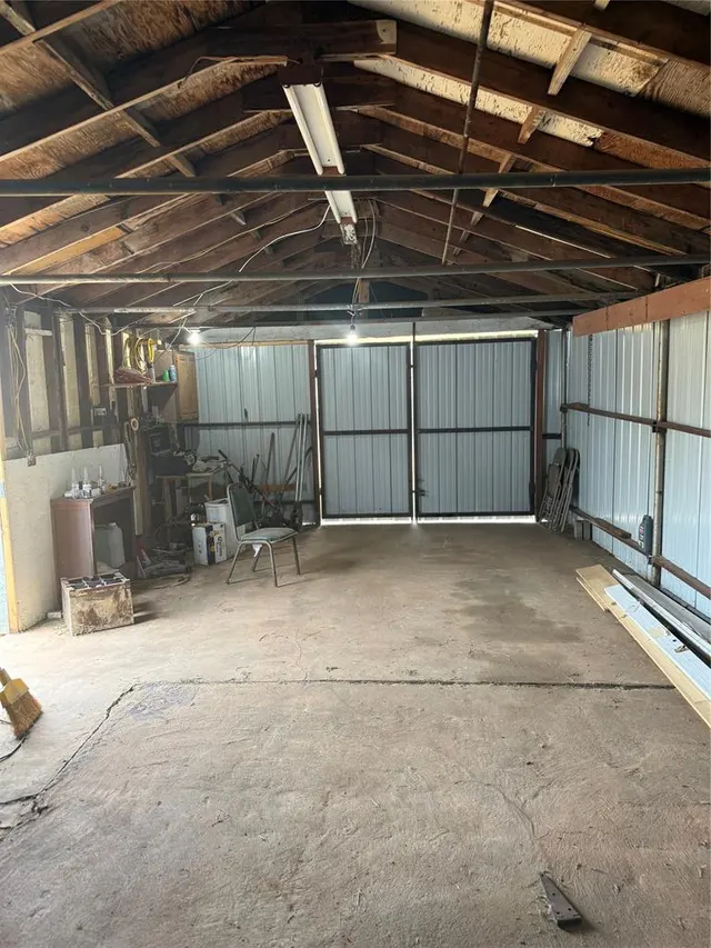 Photo 8 — 405 N Janeway Avenue, Moore, OK 73160