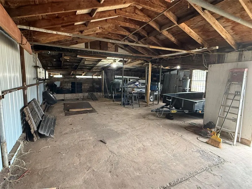 Photo 10 — 405 N Janeway Avenue, Moore, OK 73160