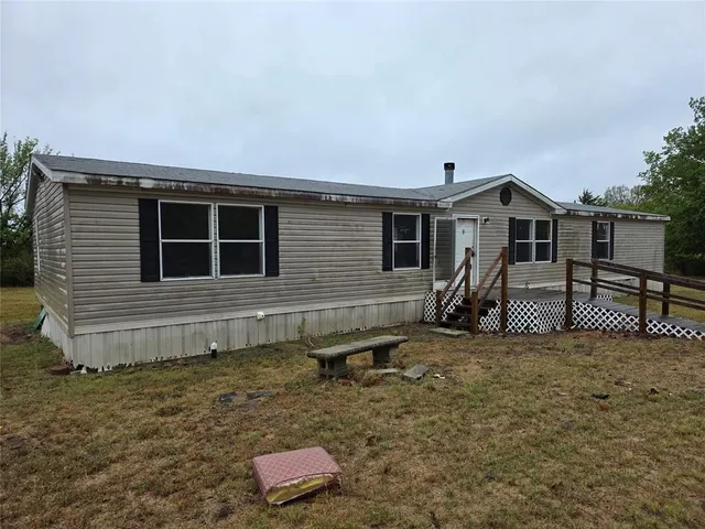 Photo 3 — 619 S Madison Street, Maud, OK 74854