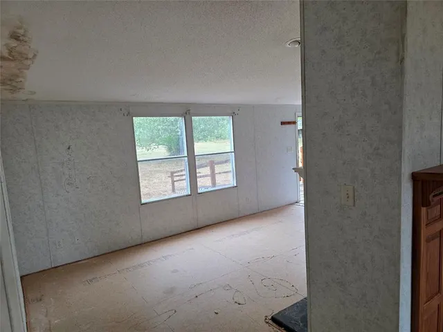 Photo 5 — 619 S Madison Street, Maud, OK 74854
