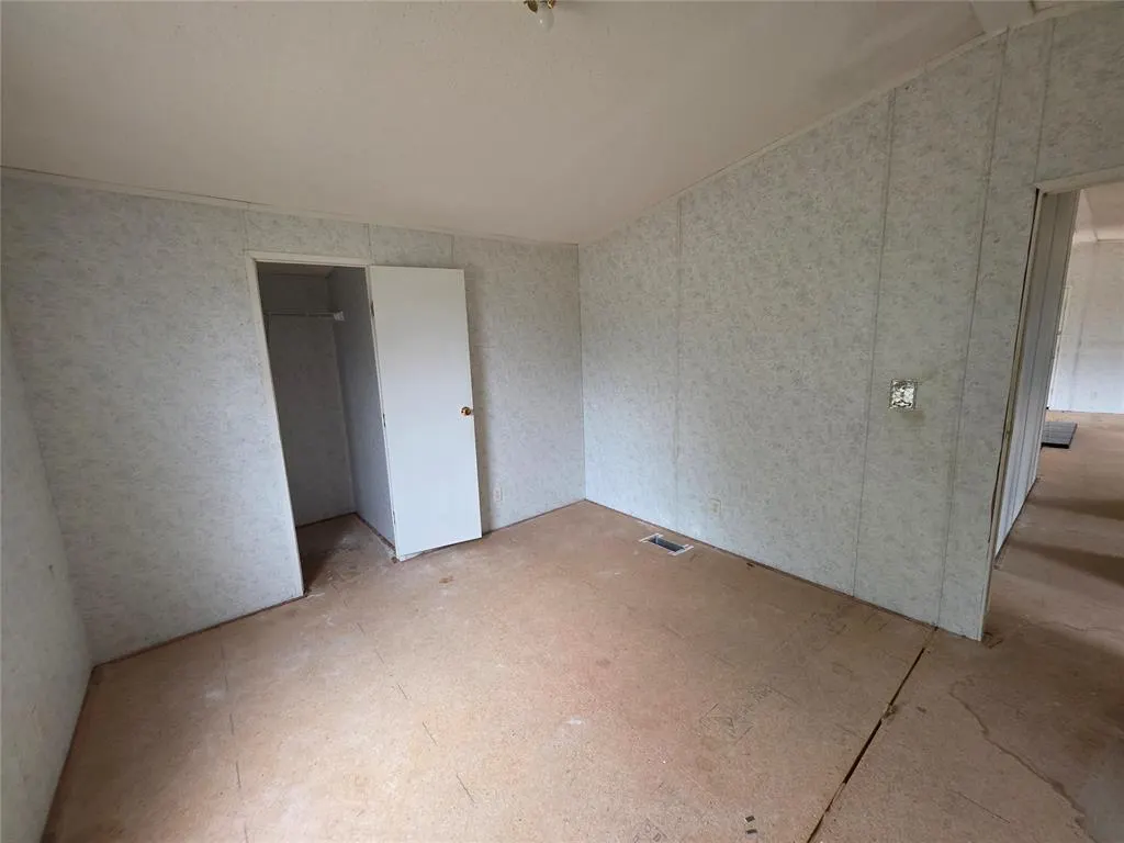 Photo 11 — 619 S Madison Street, Maud, OK 74854