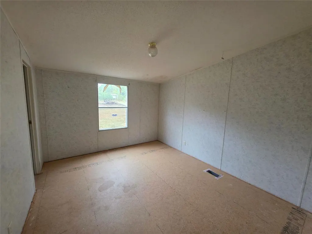Photo 12 — 619 S Madison Street, Maud, OK 74854
