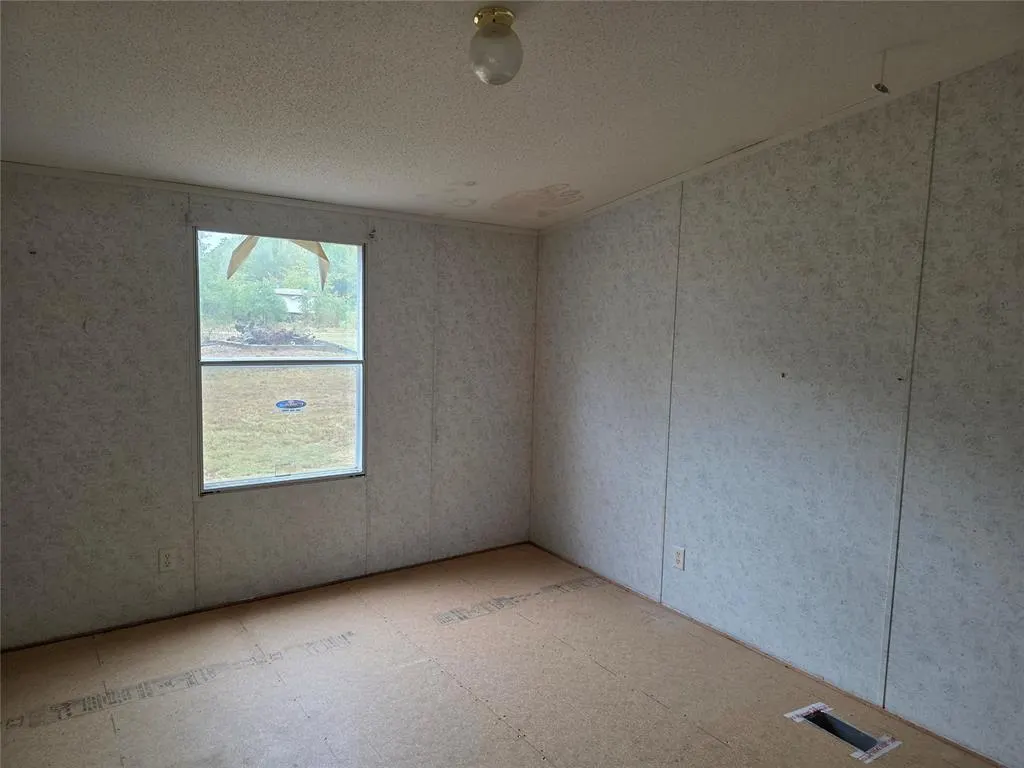Photo 13 — 619 S Madison Street, Maud, OK 74854